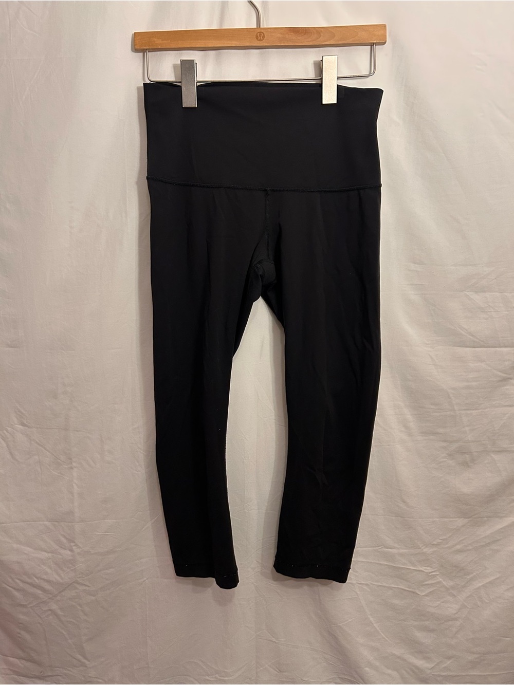 lululemon athletica Black Mid-Rise Crop Leggings - Picture 1 of 3